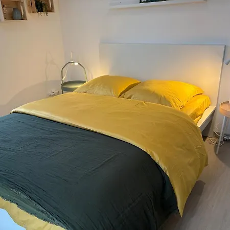 Le Nid De Louise, Near Highway *